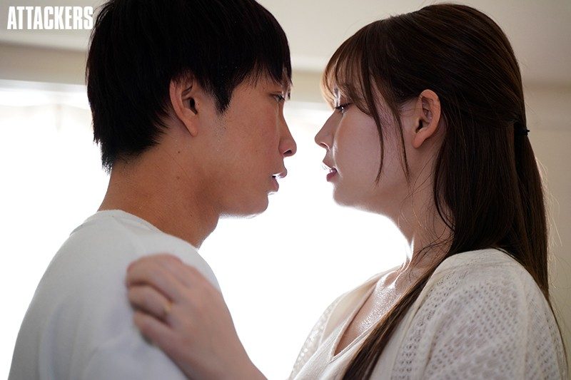 ADN-328 Vợ nương tựa anh hàng xóm vì chồng lạnh nhạt