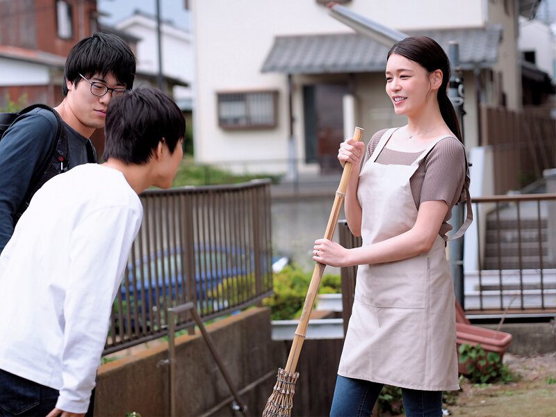 DVAJ-631 Nam sinh đắm chìm dục vọng với cô chủ trọ dâm đãng