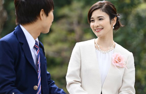 JUL-670 Ngày tốt nghiệp và mẹ kế tặng quà bất ngờ cho con