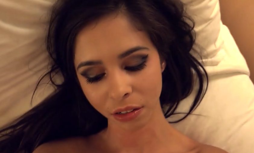 Khoảnh khắc đầu đời đầy ngọt ngào của Taylor Reed