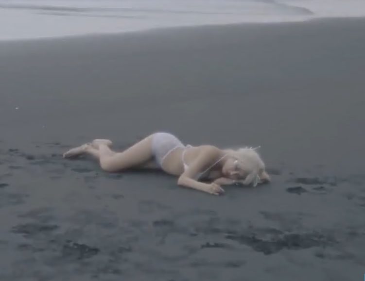 RS031 Mây mưa với nàng tiên cá