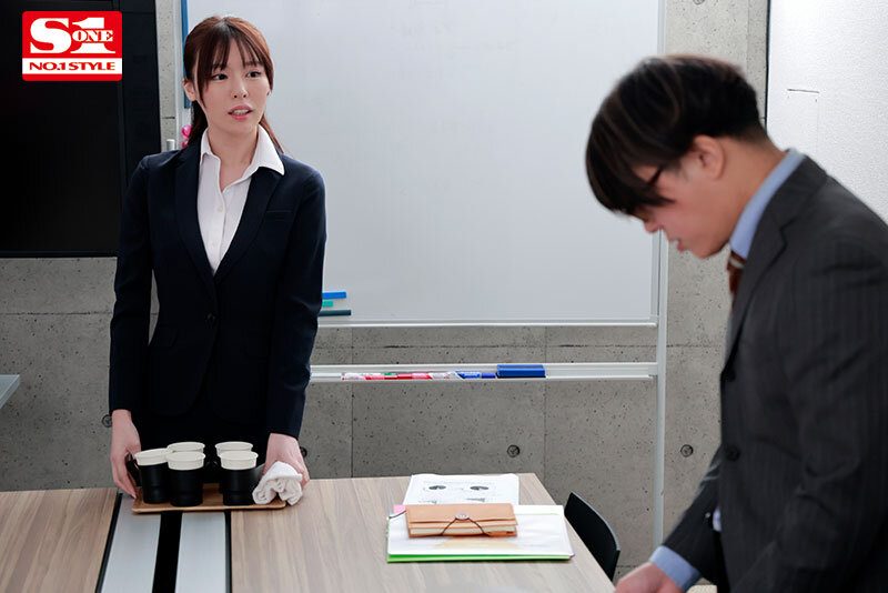 SONE-108 Gạ đụ em nhân viên mới trong khách sạn