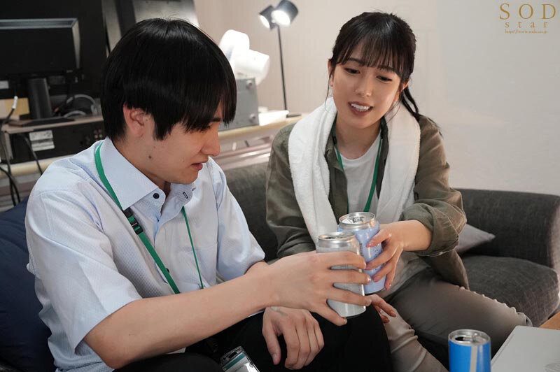 START-194 Nữ đạo diễn tin tức và cơn khát tình tại phòng biên tập